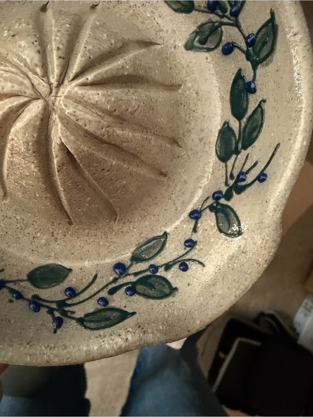 Salmon Falls Stoneware Juicer - Blue / Green Vine - Picture 8 of 12